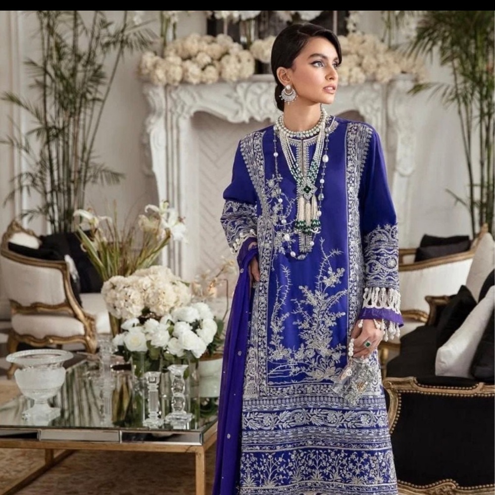 Sana safinaz lawn